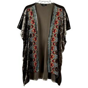 Andree by Unit Embroidered Crushed Velvet Kimono Medium